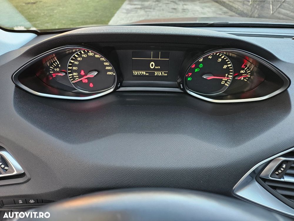 Peugeot 308 1.2 L PureTech Turbo Allure - 19