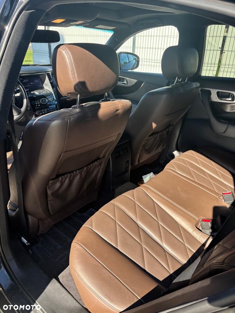 Infiniti FX - 8