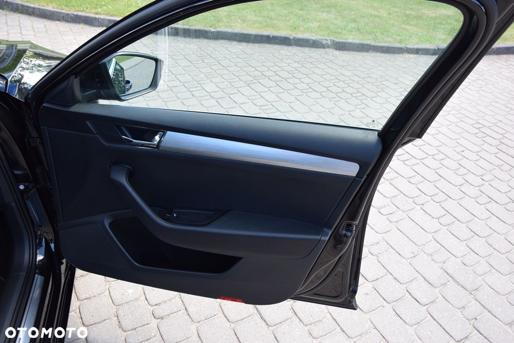 Skoda Superb 2.0 TDI Active DSG7 - 30