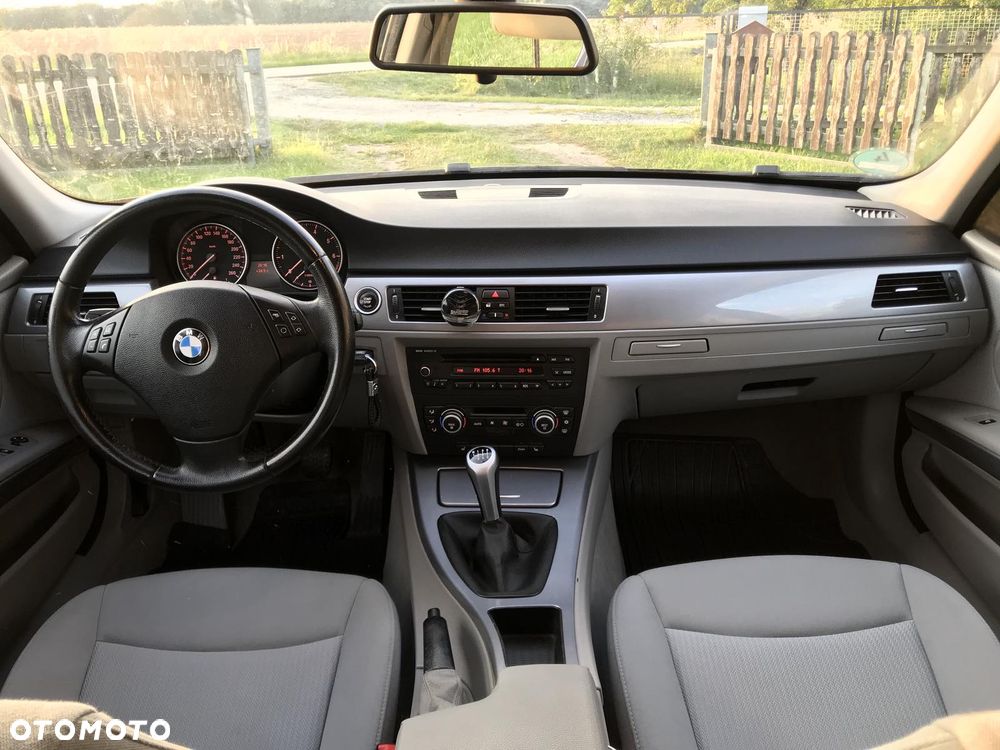 BMW Seria 3 318i - 17