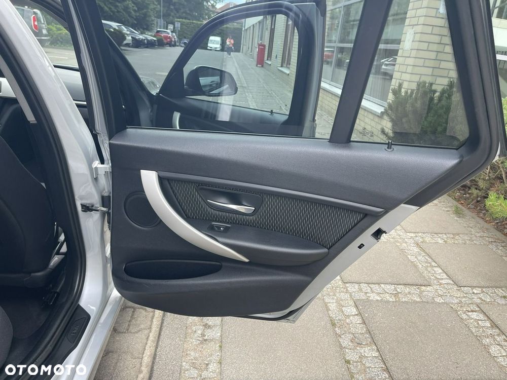 BMW Seria 3 - 25