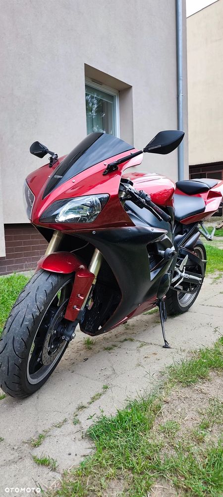 Yamaha R1 - 1