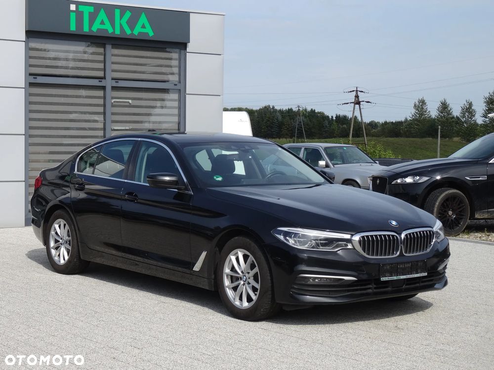 BMW Seria 5 525d Sport Line - 2