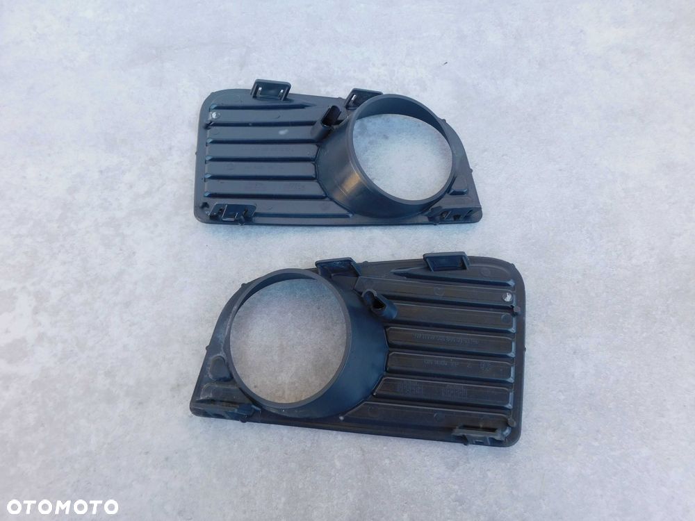 VW Crafter 2.5 TDI kratki maskownice halogena halogenu w zderzak OEM - 2