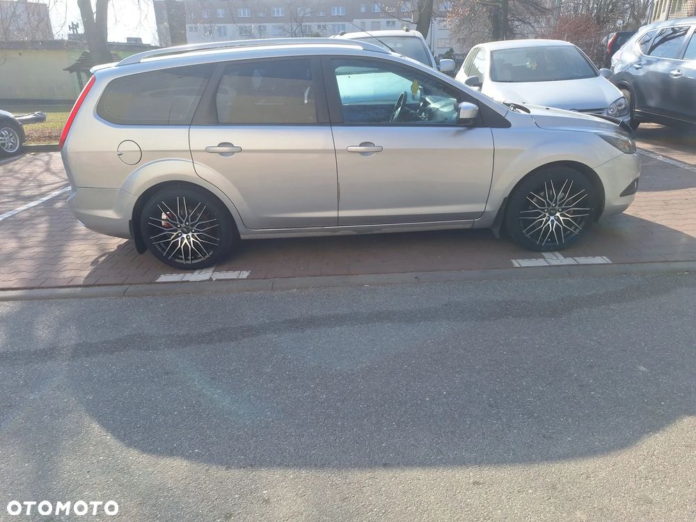 Ford Focus 2.0 16V Trend - 10