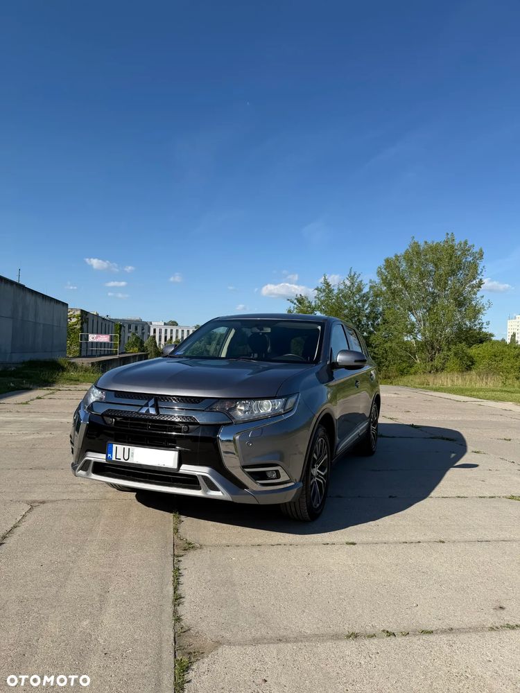 Mitsubishi Outlander - 1