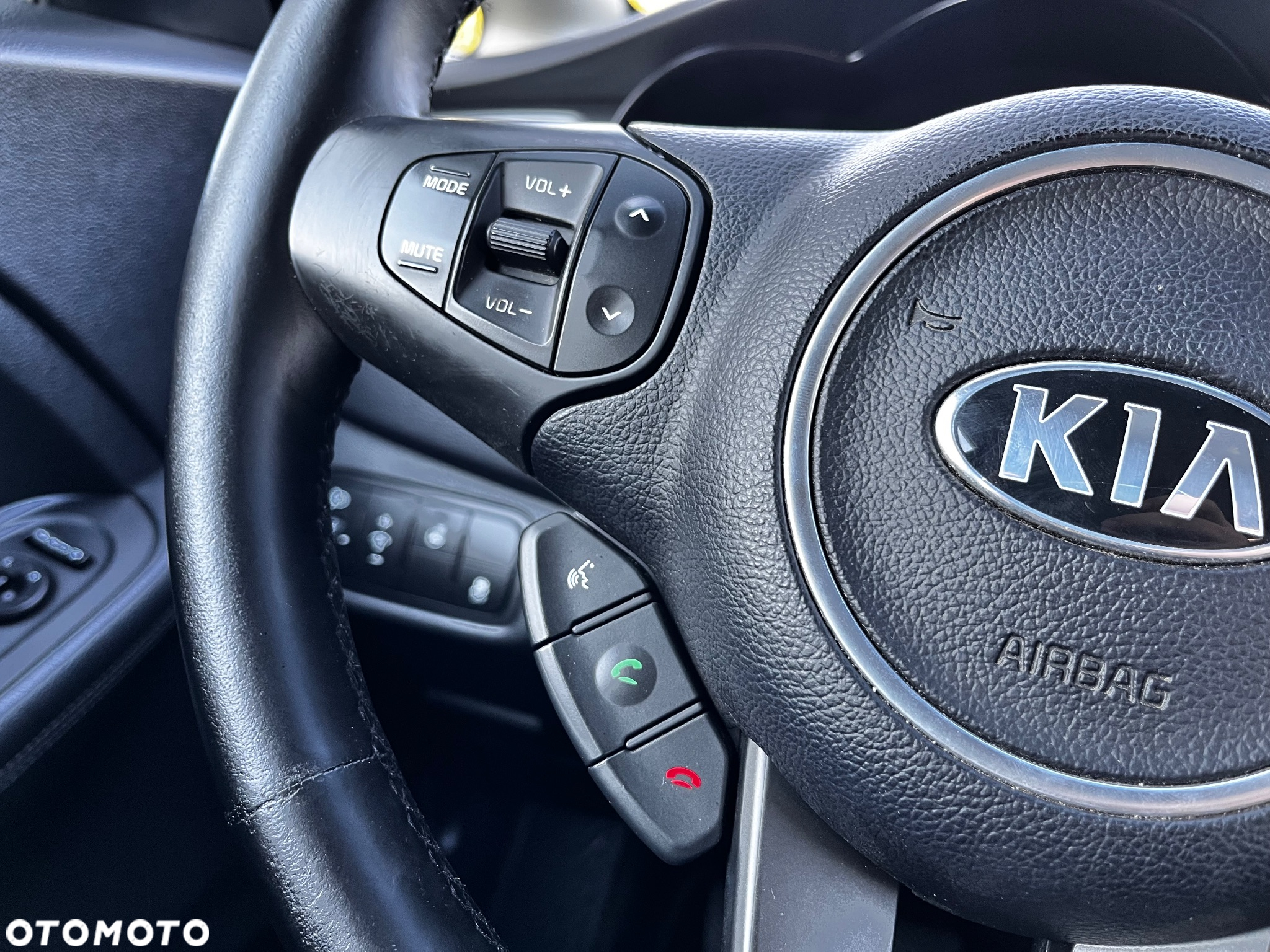 Kia Carens 1.7 CRDi L - 28