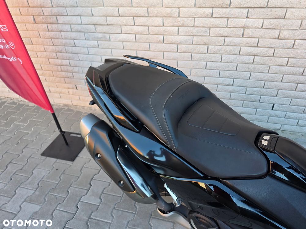 Yamaha Tmax - 16