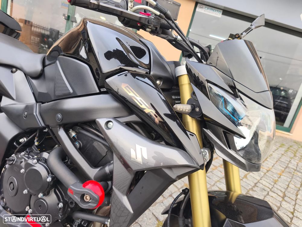 Suzuki GSR 750 Naked Z/MT/CB - 4
