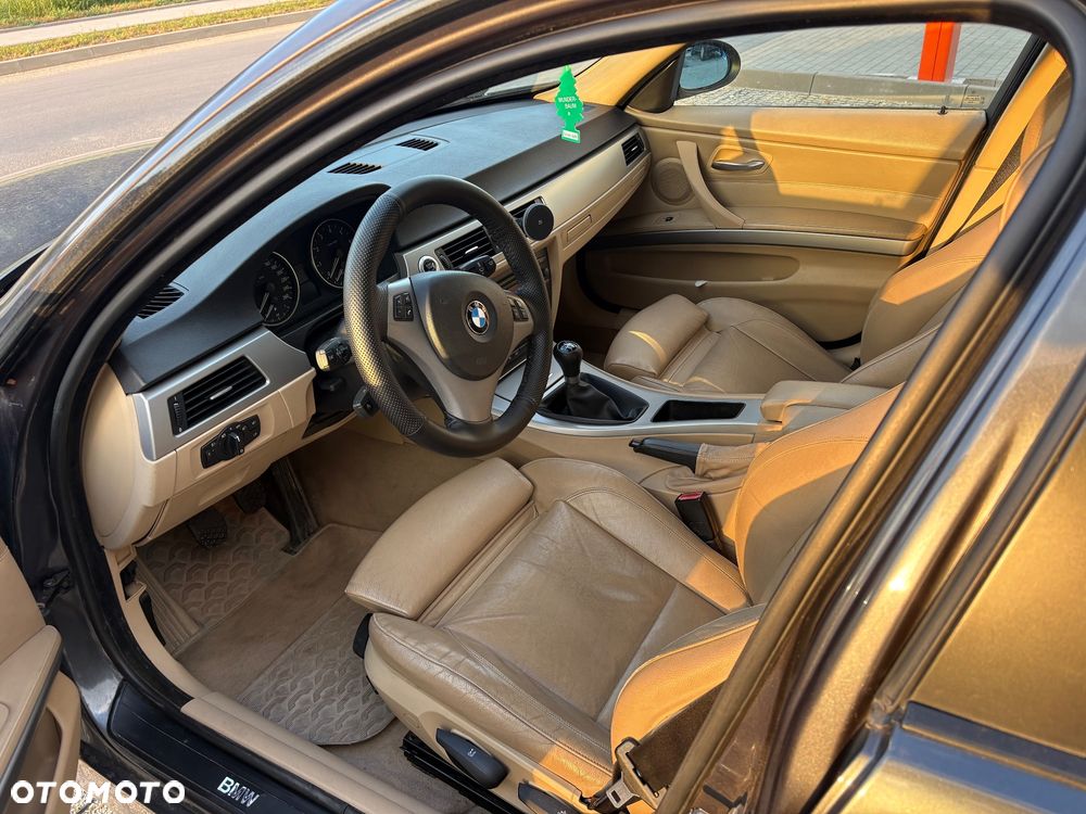 BMW Seria 3 325i - 7