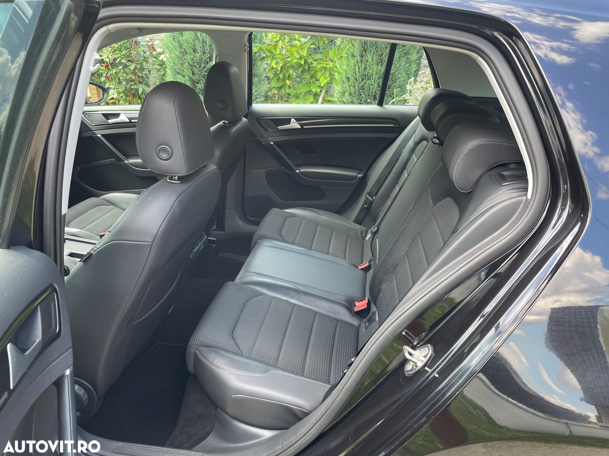 Volkswagen Golf - 22