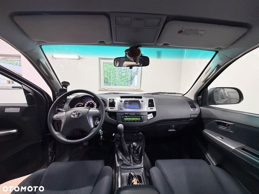 Toyota Hilux 2.5 D-4D SR - 8