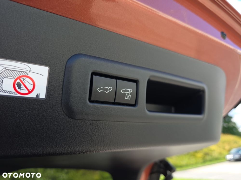 Lexus LBX 1.5 Hybrid Emotion - 13