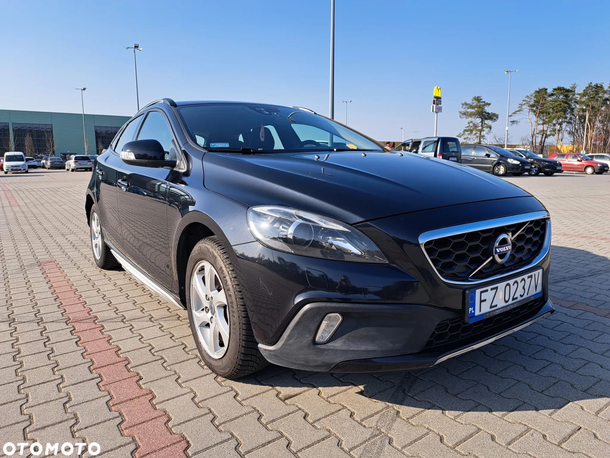 Volvo V40 Cross Country D3 Momentum - 1