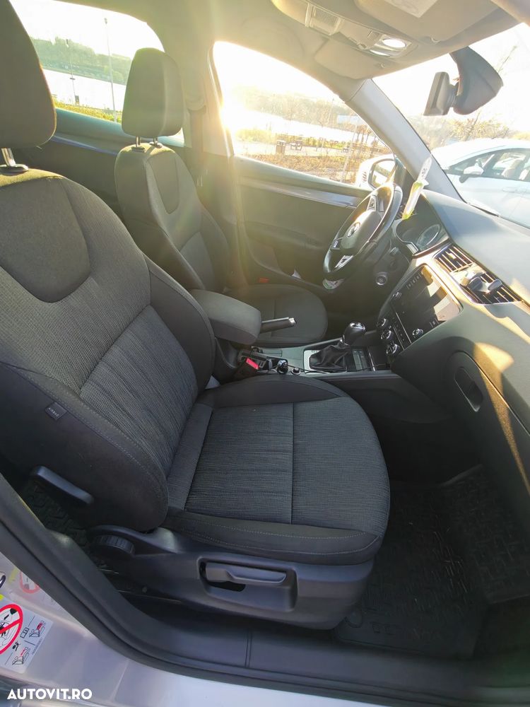 Skoda Octavia 2.0 TDI DSG Style - 26