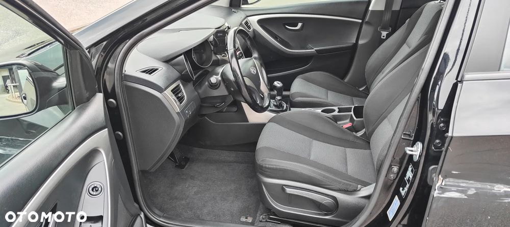 Hyundai i30 blue Kombi 1.4 Style - 33