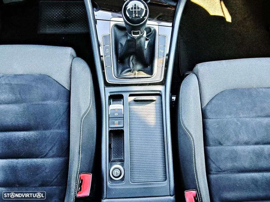 VW Golf 1.6 TDi Highline - 19
