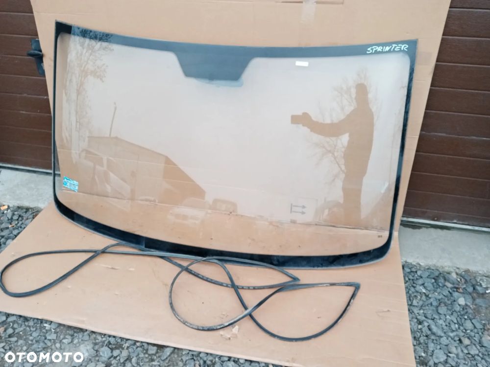 Szyba czołowa przód przednia uszczelka Mercedes Spriter 95-06r - 1