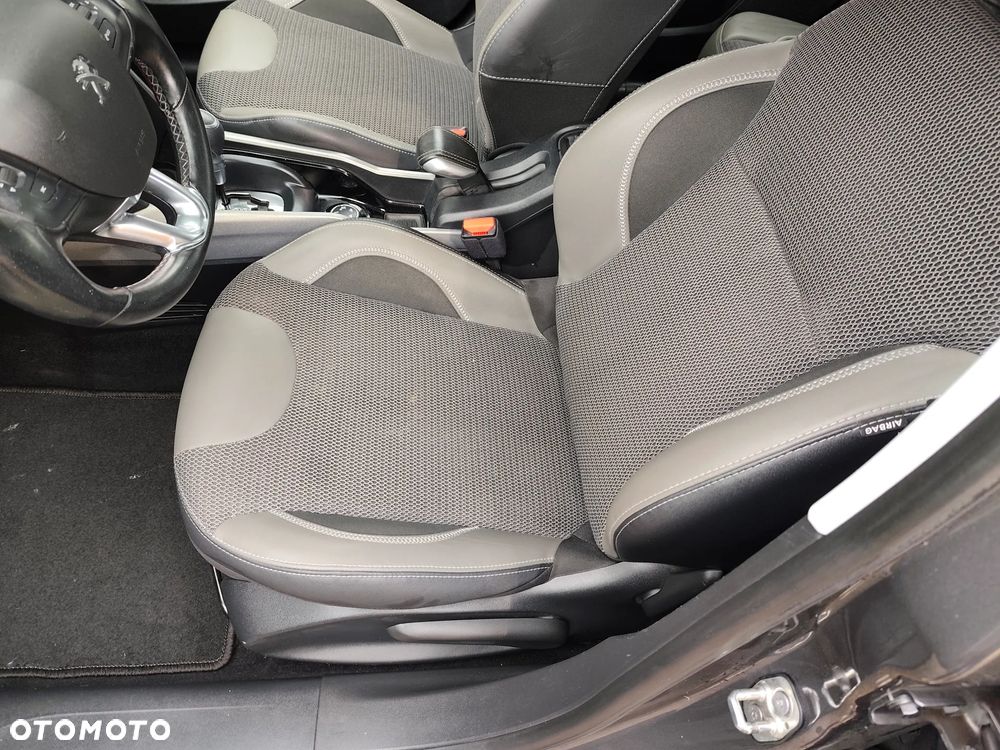 Peugeot 2008 PureTech 110 GPF Stop&Start EAT6 Allure - 17