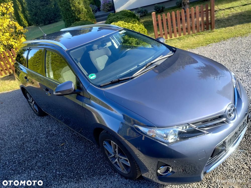 Toyota Auris 2014 photo 3