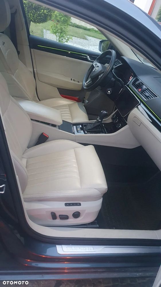Skoda Superb 2.0 TSI 4x4 L&K DSG - 9