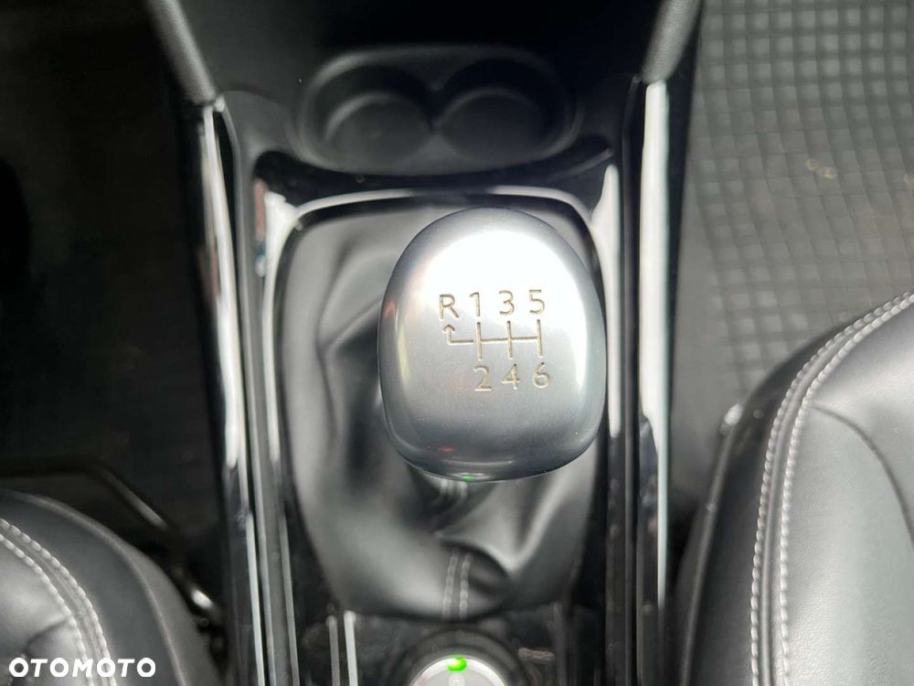 Peugeot 2008 1.2 Pure Tech Allure S&S - 19