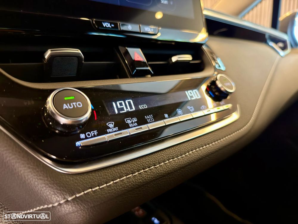 Toyota Corolla SD 1.8 Hybrid Luxury - 29