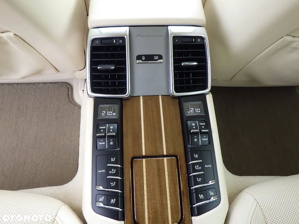 Porsche Panamera GTS PDK - 6
