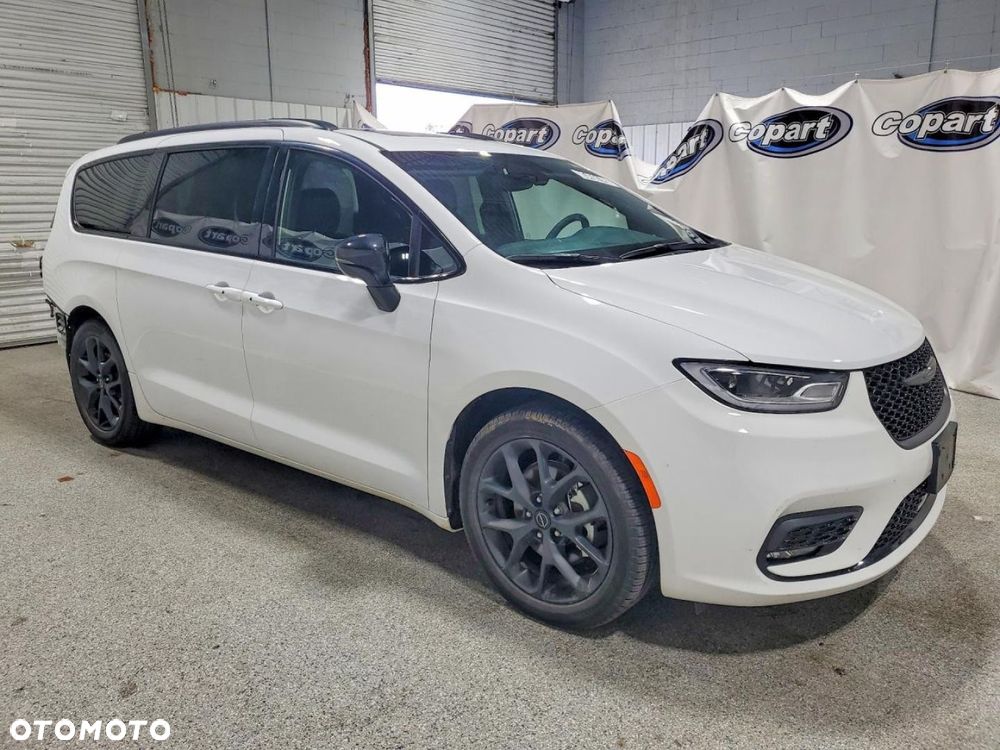 Chrysler Pacifica - 3