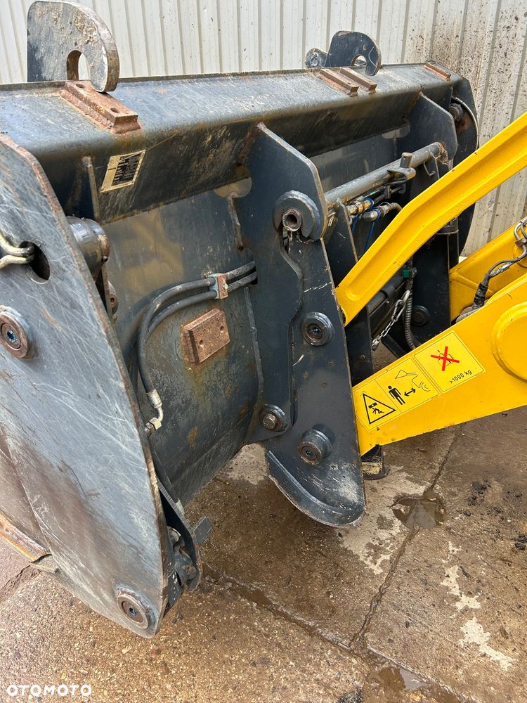 Komatsu WB97-S5 - 25
