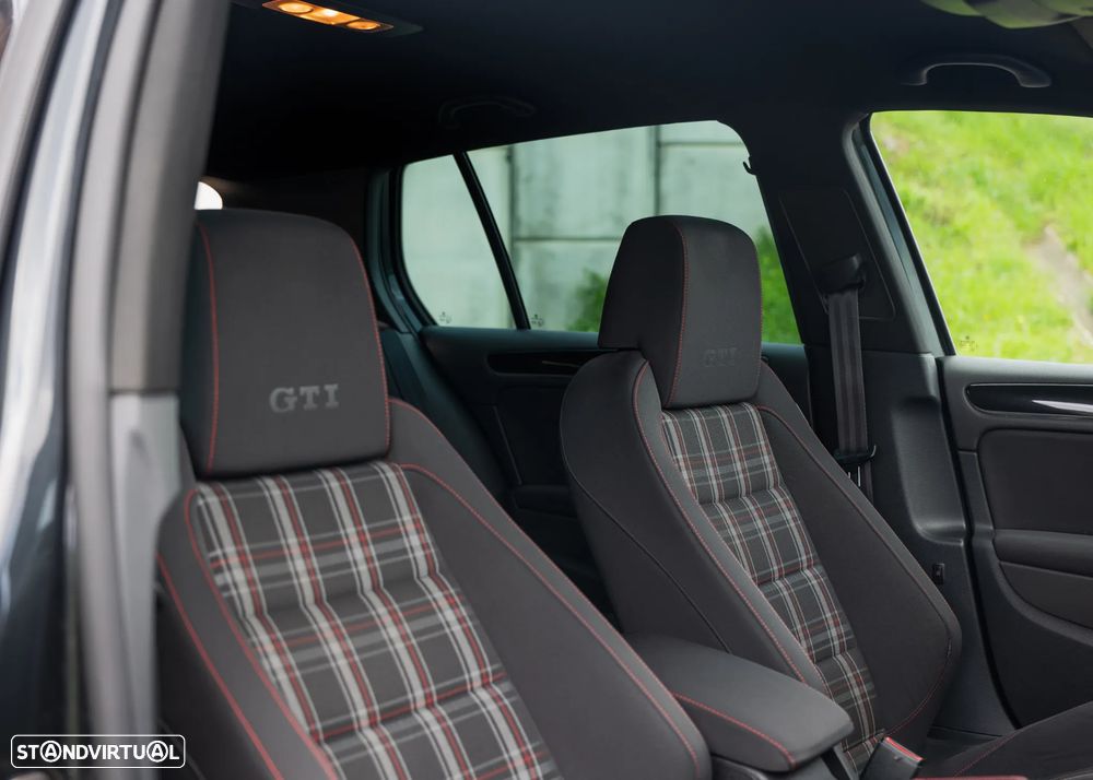 VW Golf 2.0 GTI DSG - 18