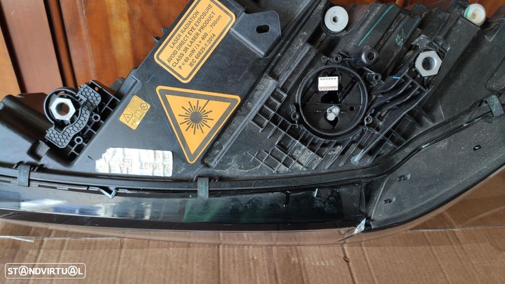 farol esquerdo Laser led BMW X7 - 7