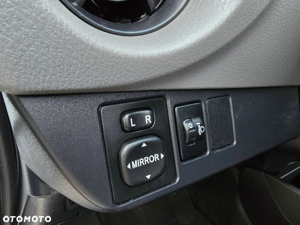 Toyota Yaris 1.0 VVT-i - 10