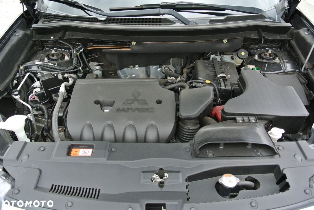 Mitsubishi Outlander 2.0 Intense 4WD CVT - 29