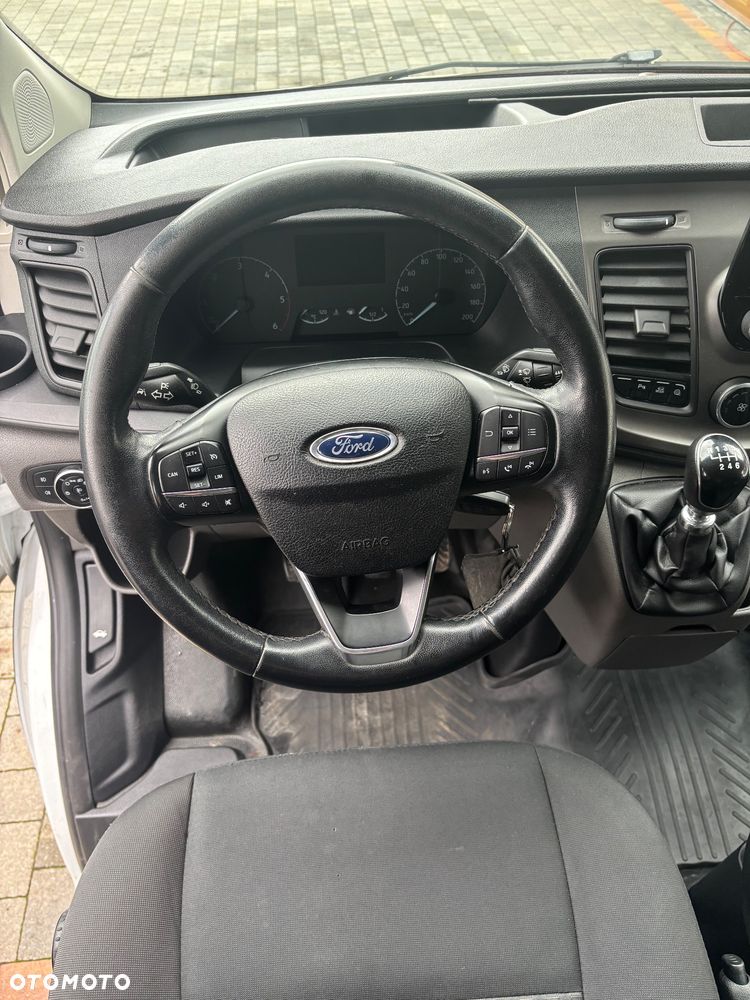 Ford Custom - 11