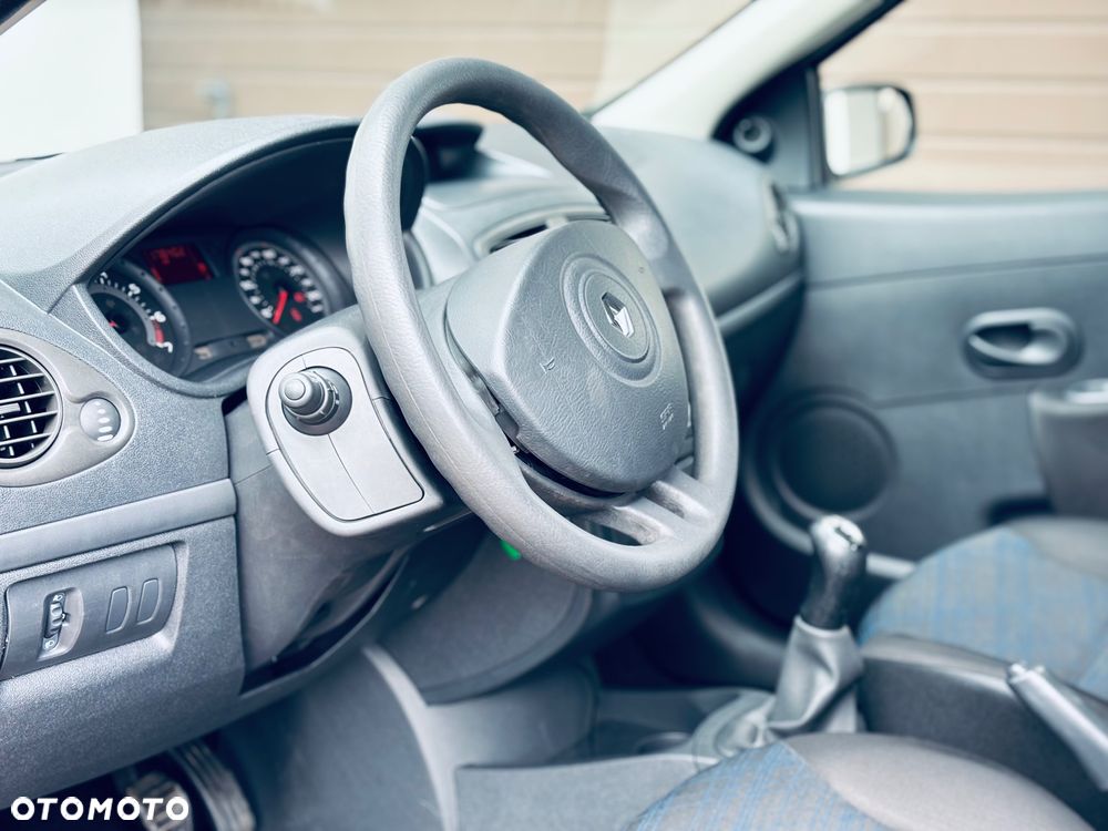 Renault Clio 1.2 16V Authentique - 10