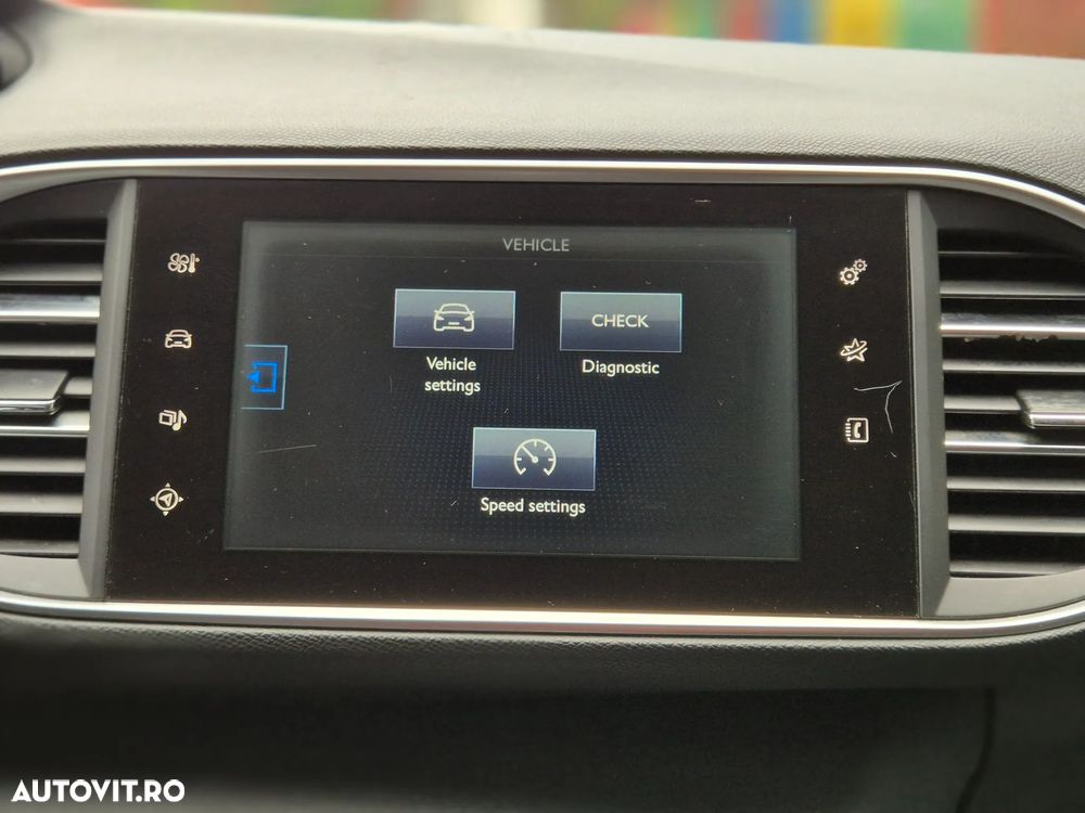 Peugeot 308 1.6 e-HDI FAP STT Allure - 26