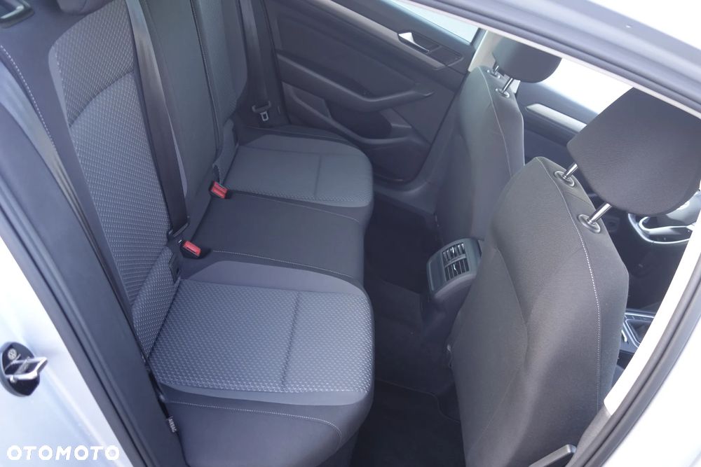 Volkswagen Passat 2.0 TDI EVO Business - 9