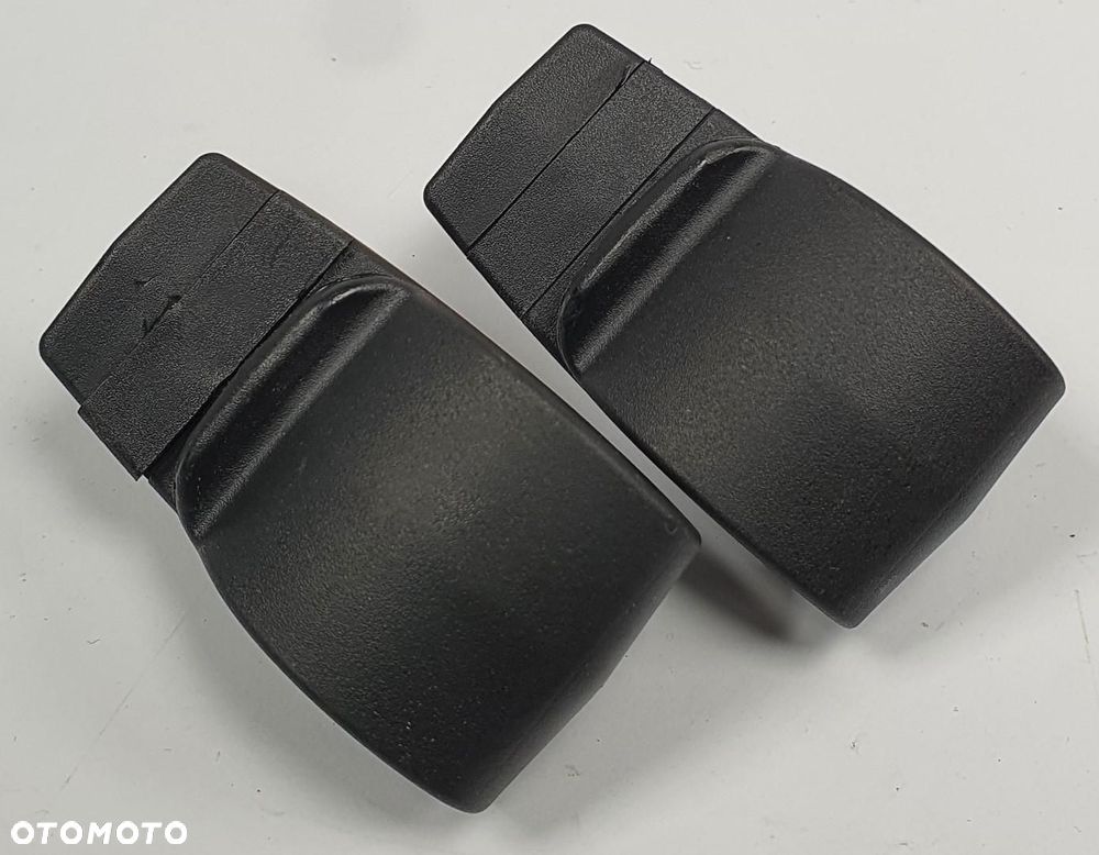 UCHWYT WIESZAK BAGAŻNIKA MERCEDES W204 - 4