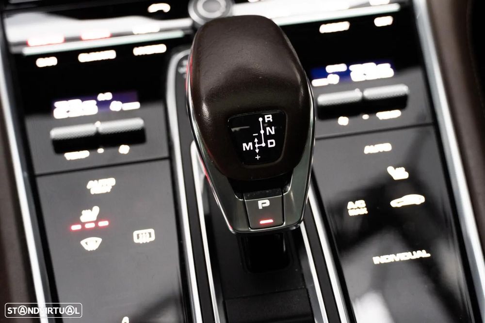 Porsche Panamera Sport Turismo 4 E-Hybrid Platinum Edition PDLS - 27