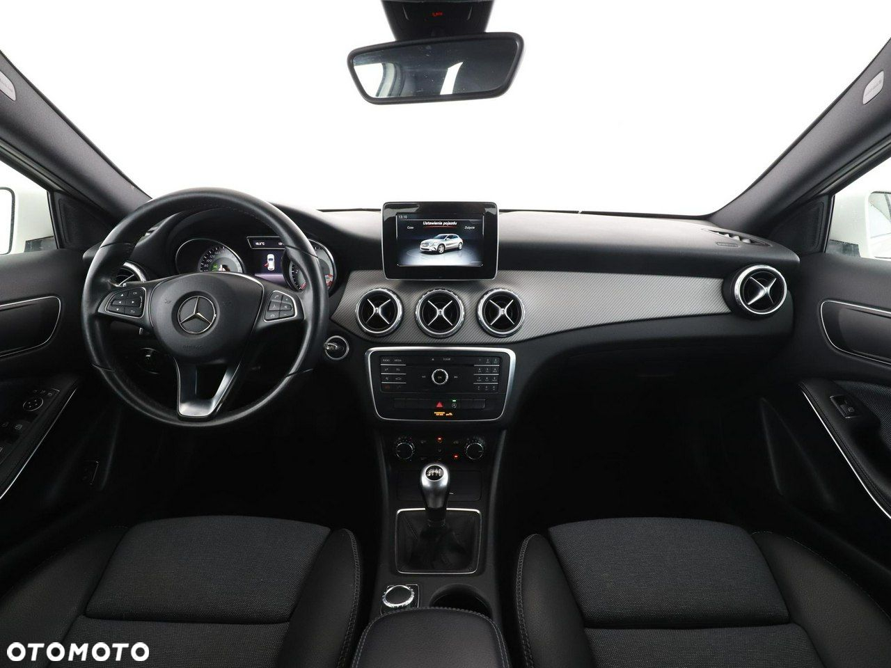 Mercedes-Benz GLA - 15
