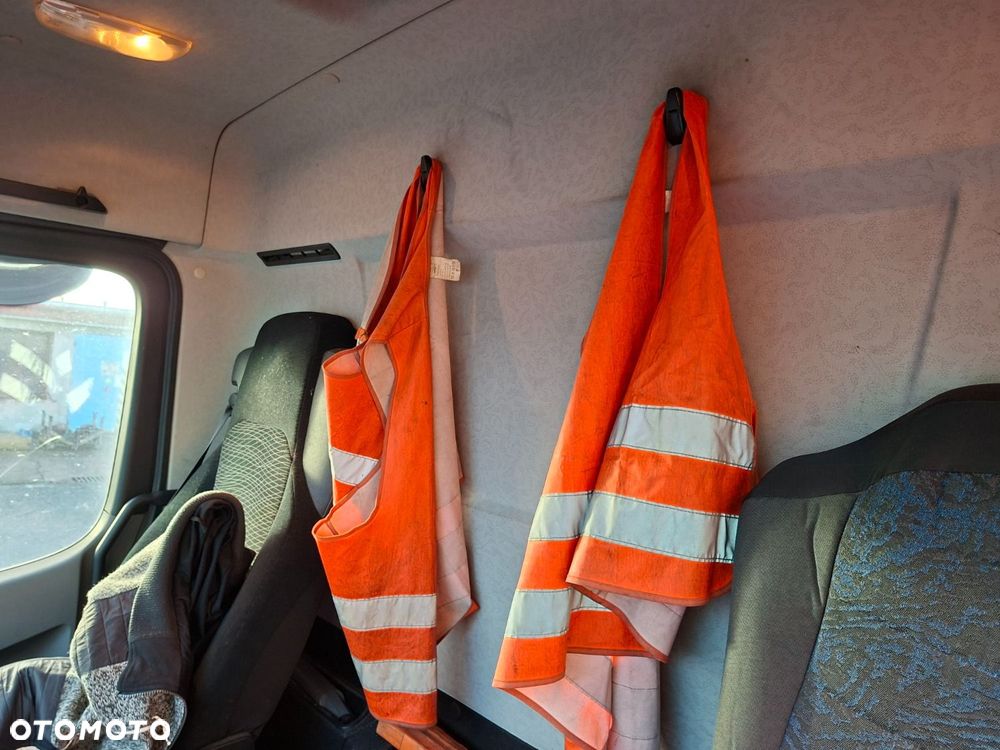 Versalift Antos 2533 L 6X2 - 14