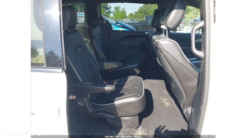 Chrysler Pacifica - 12