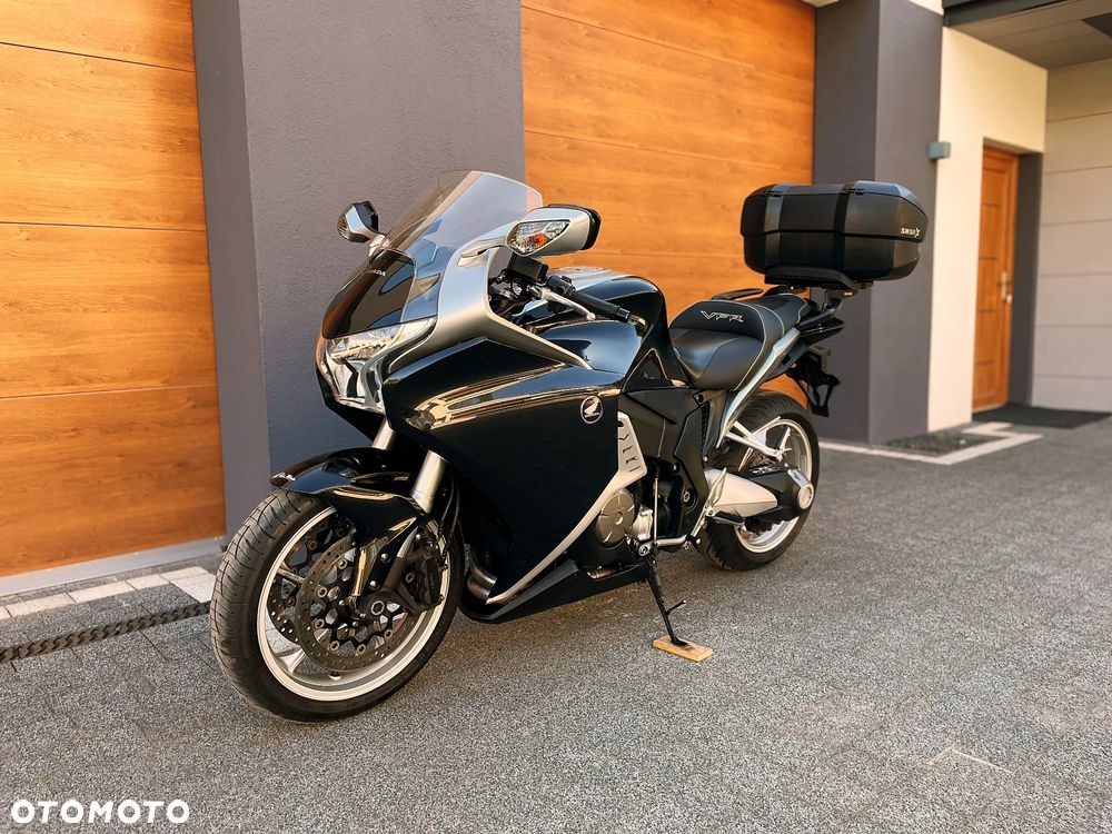 Honda VFR - 4