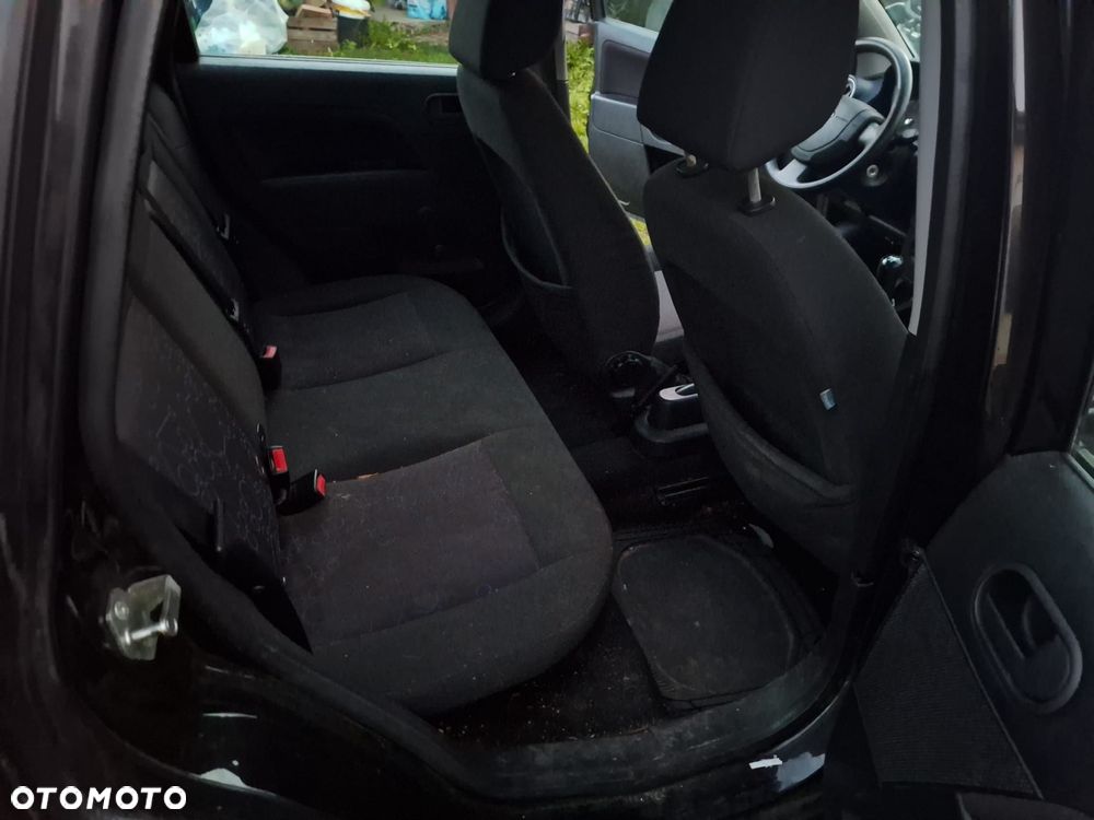 Ford Fiesta 1.4 Ambiente - 14