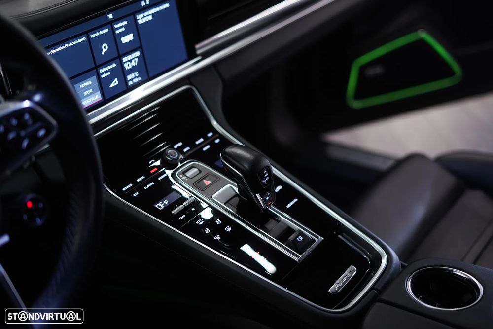 Porsche Panamera Sport Turismo 4 E-Hybrid 10 Years Edition - 44