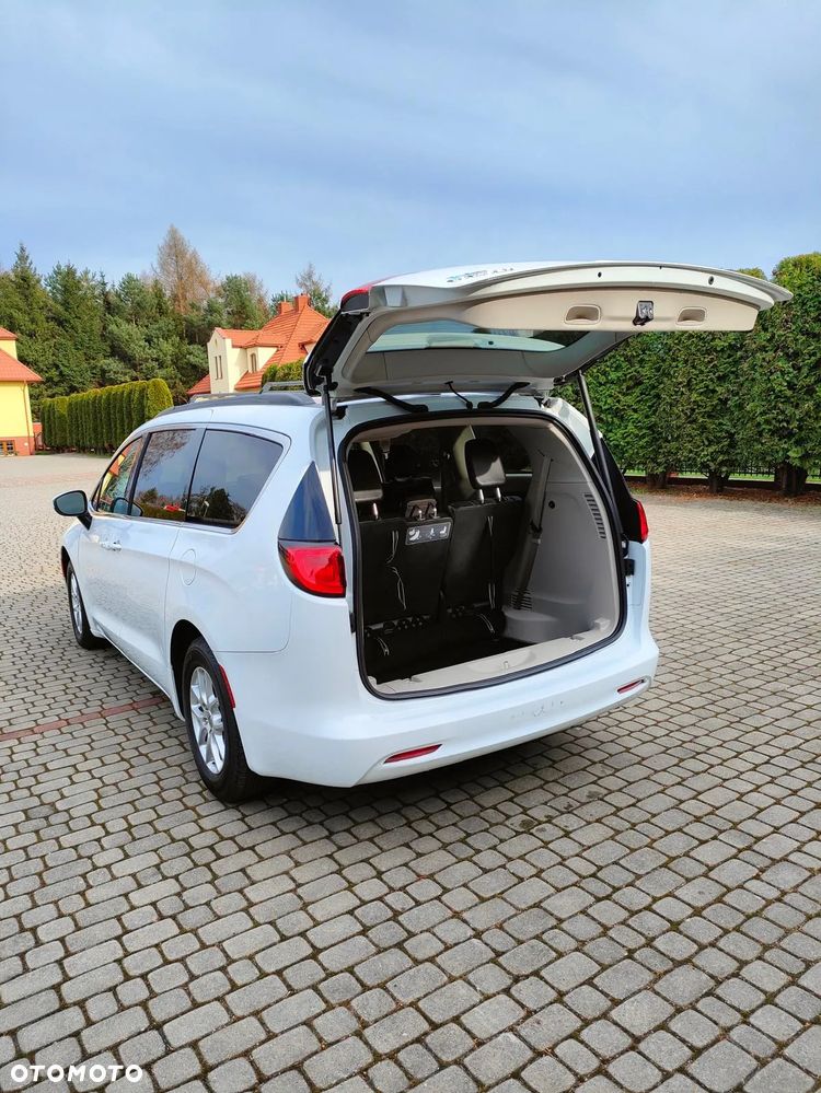 Chrysler Pacifica - 5