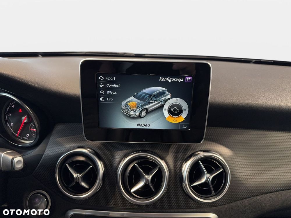 Mercedes-Benz GLA - 24