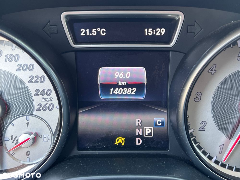 Mercedes-Benz GLA 200 7G-DCT StreetStyle - 34