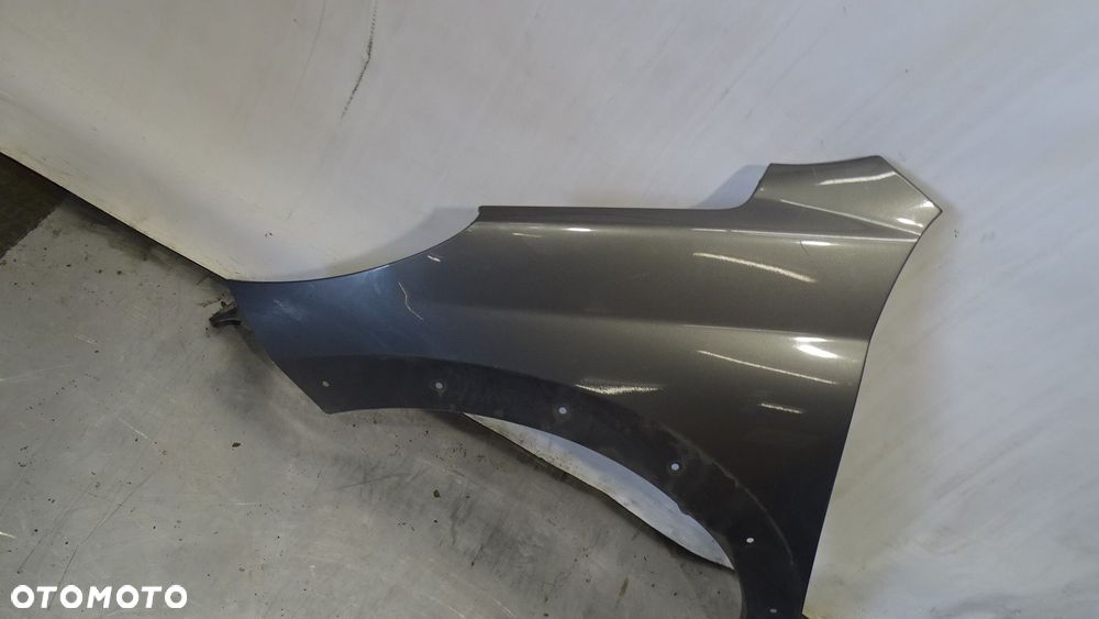 BŁOTNIK LEWY PRZEDNI PEUGEOT 207 1.6VTI SW KOL: KTQ - 2